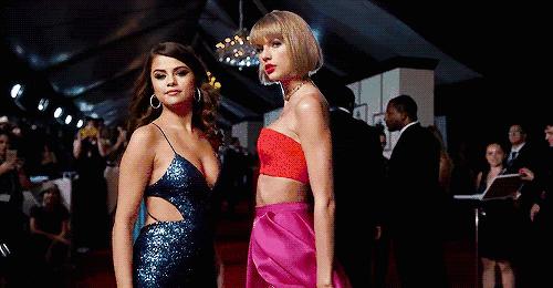 矮个子胖梨形身材穿搭,矮胖的梨形身材怎么穿衣服