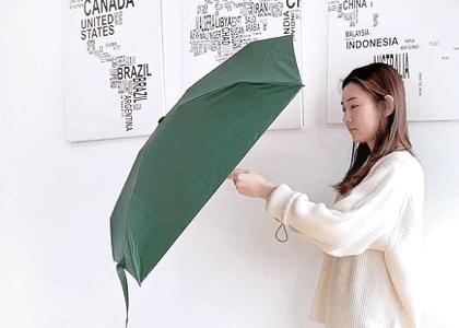 仅手机大小口袋迷你晴雨伞，晴天雨天都好用，还能轻松入包携带