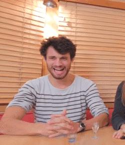 老外不相信茅台的威力,老外喝中国白酒烧刀子