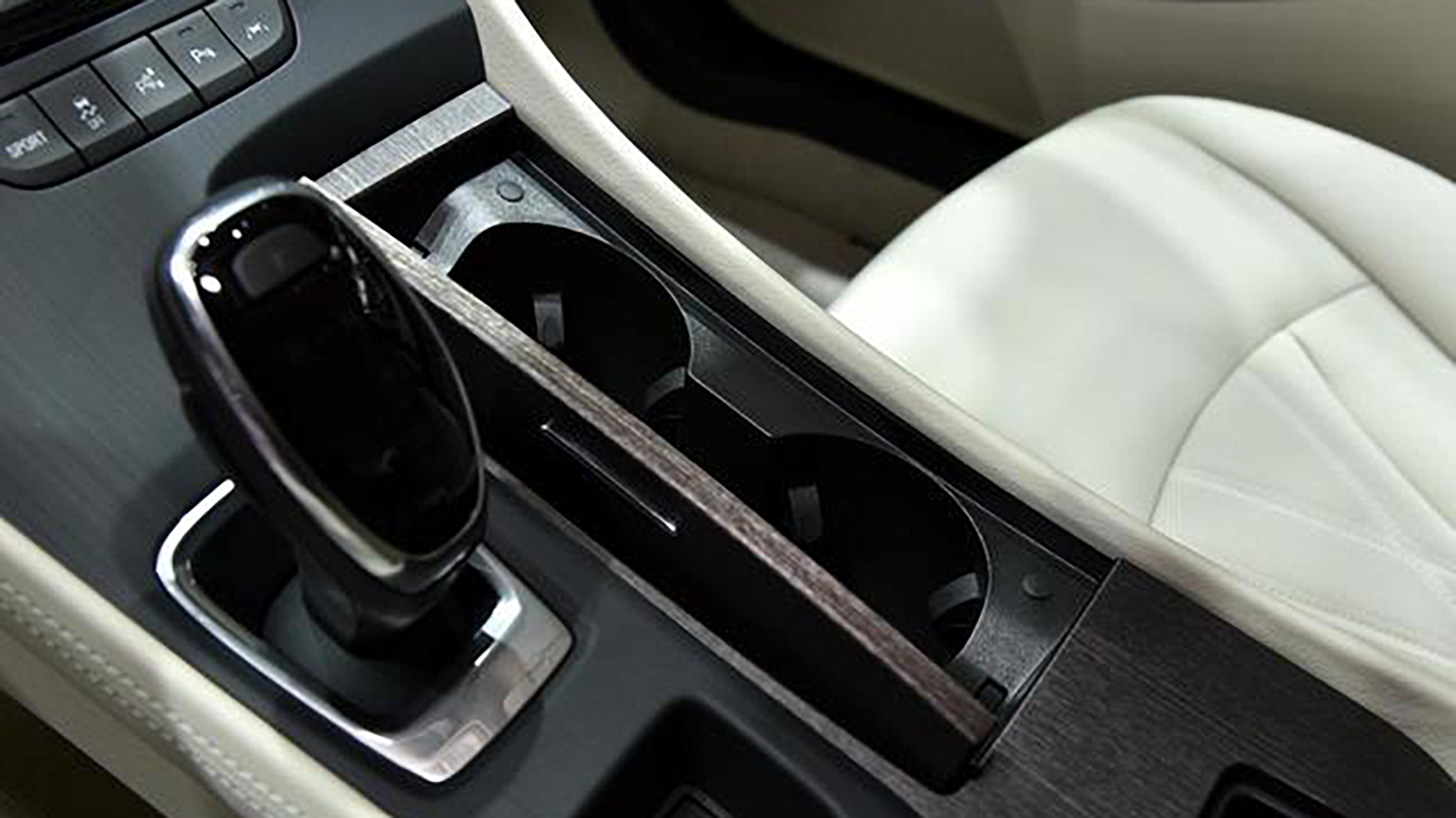 别克君越2020款豪华型值得入手吗,别克君越201820t精英版是6at还是9at