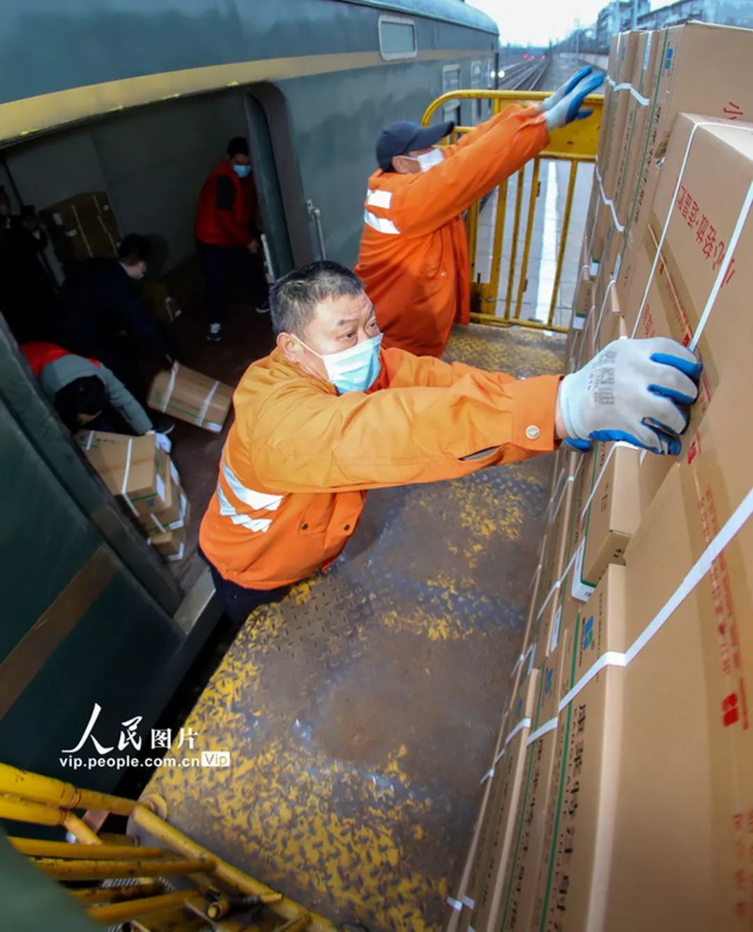 战疫中的40个瞬间,战疫二十四小时纪录片感悟