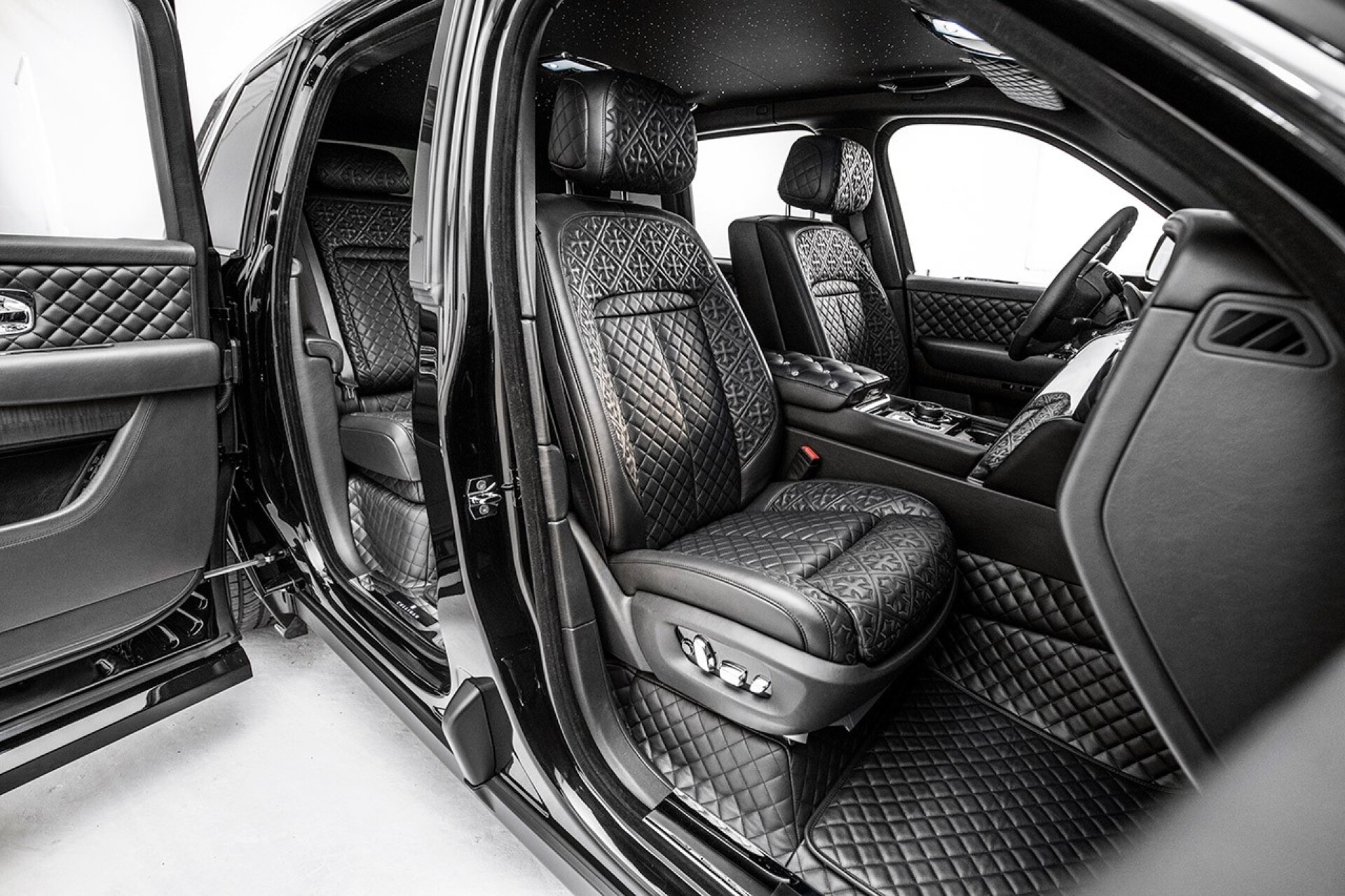 鍔虫柉鑾辨柉瓒呴叿杞﹀瀷,鍔虫柉鑾辨柉鍢诲搱