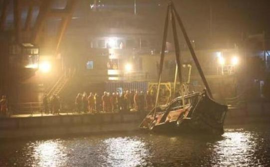 公交坠江，我们能从伤痛中，学到什么？