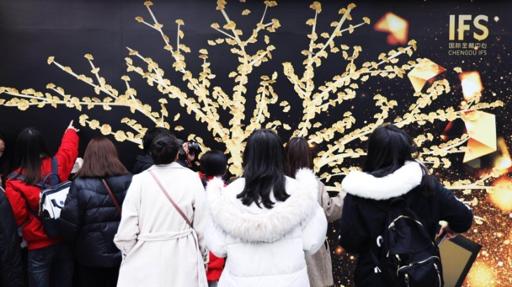 TheFabulousFive与非凡为伍成都IFS迎来五周年非凡时刻