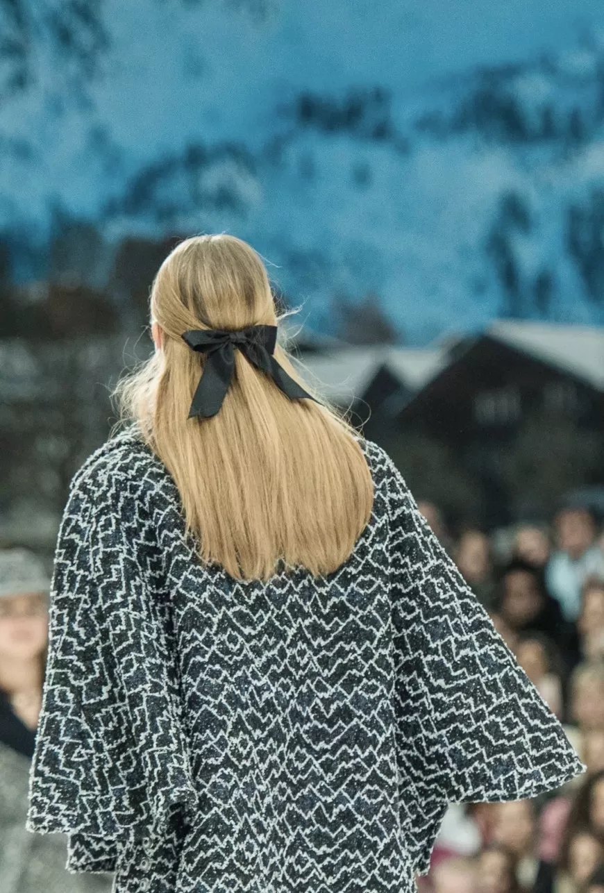 女生头上有东西,女生头上小饰品