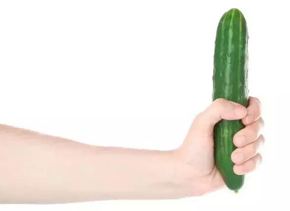 女子用网红椰子油卸妆，结果肿成“猪头”！她犯的错，你还在以身试验吗？