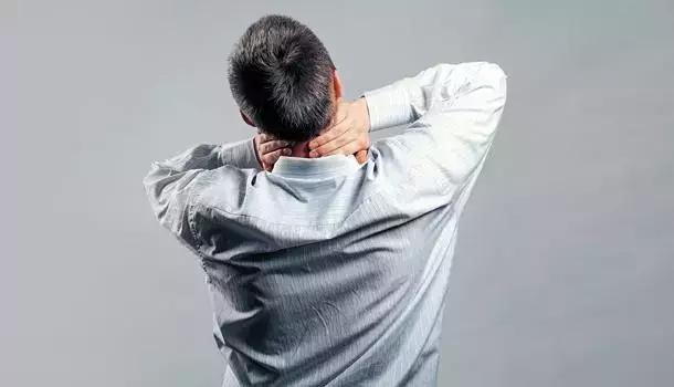 迅速缓解睡觉落枕的三个小方法,一不小心睡了怎么办