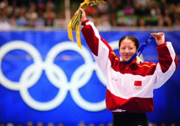 哪一年中国冬奥会会徽亮相,历届冬奥会冬残奥会会徽