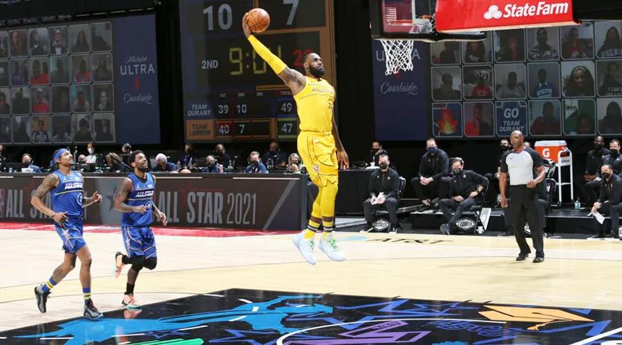 詹姆斯超远暴扣绝杀库里,杨毅解说库里绝杀