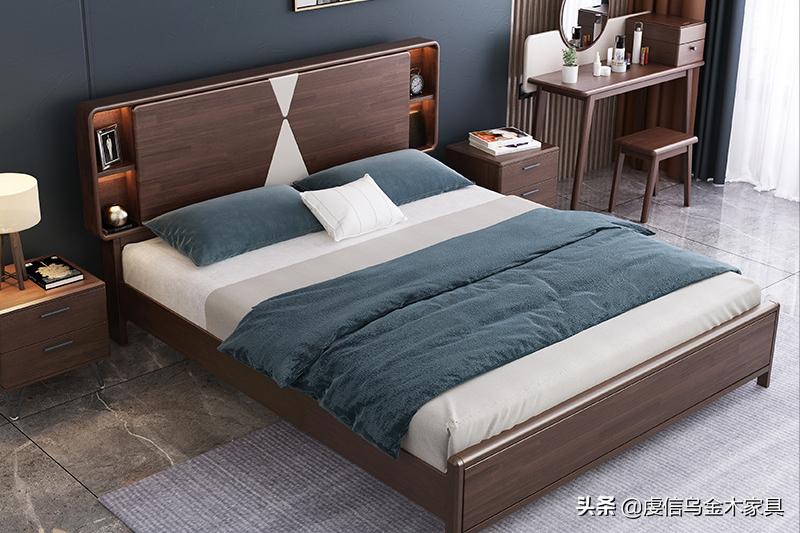 男子网上买床没按时到货,男子买沉香木床