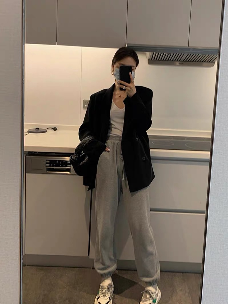 束脚运动裤怎么穿?搭配小技巧学起来,让你吸睛又迷人