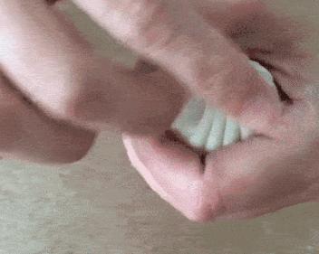 包子好吃诀窍牢记柔软筋道,包子捏不住老开口