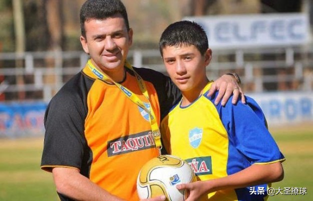 12岁开始踢球的足球巨星有谁,最新最年轻的足球职业球员