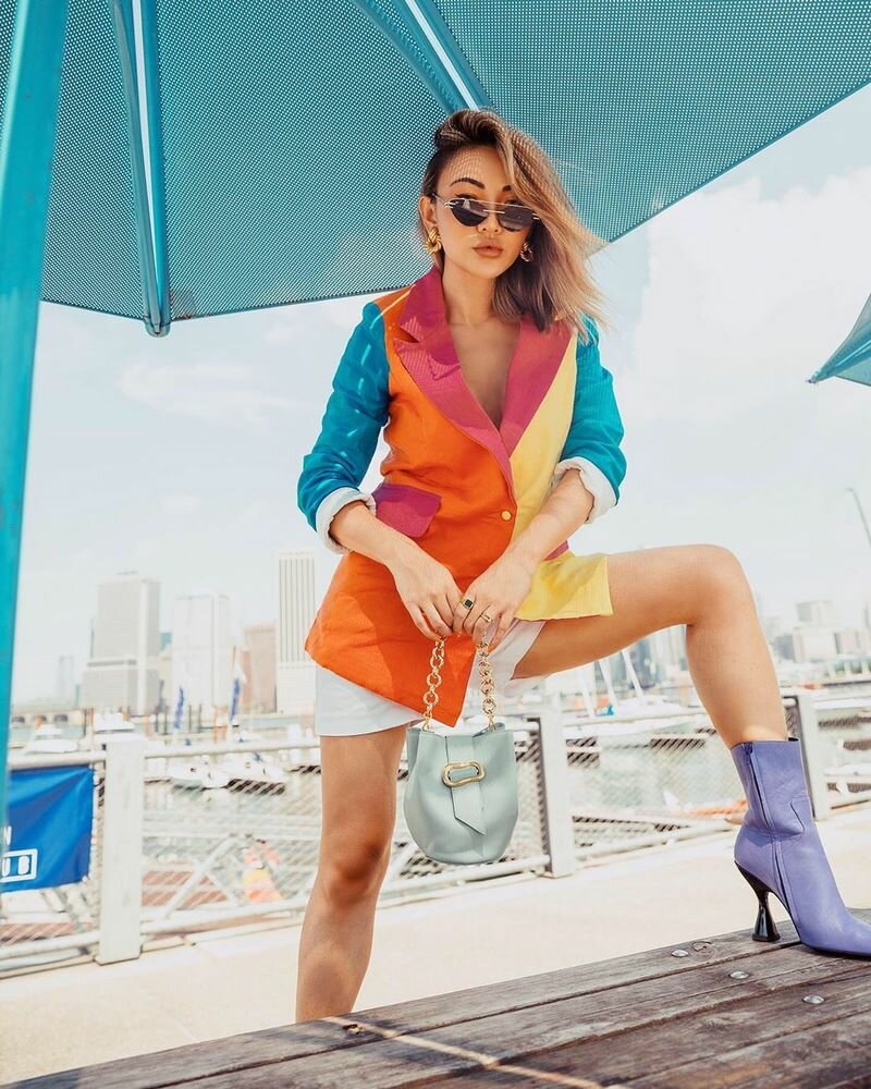 今年秋冬流行的西装外套款式,时尚今年的西装外套越短越时髦