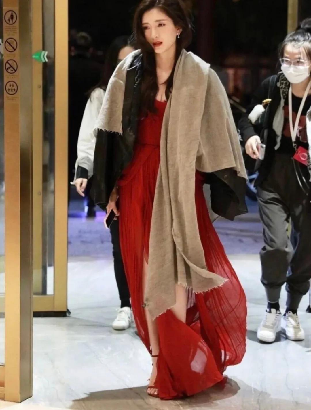 lisa的发际线变高了,lisa发际线为什么看着不高