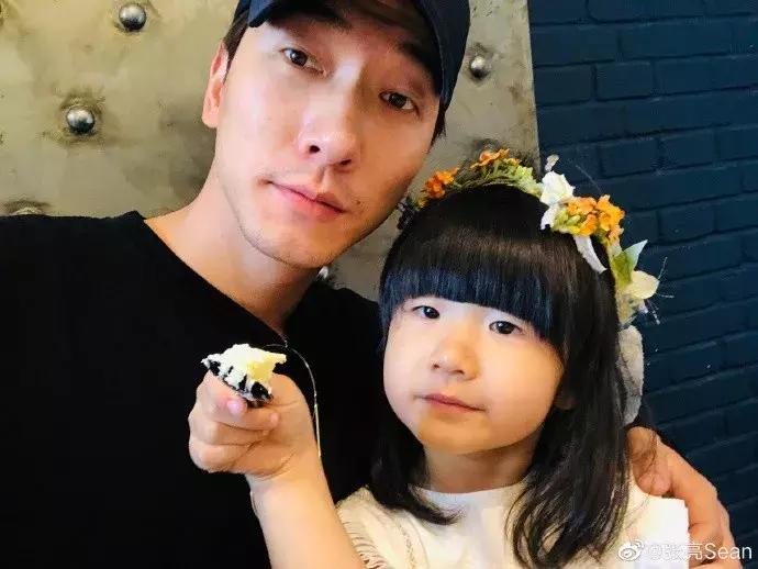 胡军和黄磊同框,胡军和黄磊