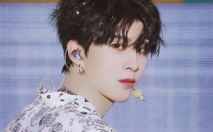 乐华七子见面会范丞丞哭的视频,九牧王范丞丞与乐华解约了吗