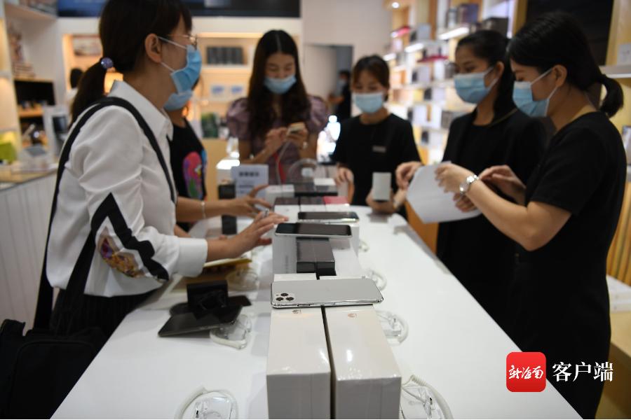 三亚：在海南免税店买手机直降上千元优惠价格燃烧顾客的“购买欲”