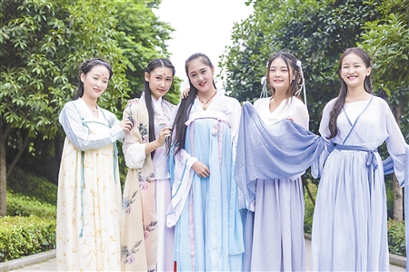 搞笑gif狗子我为这个家操碎了心,搞笑gif图片狗子都开始学坏了