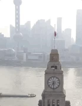 第一次因卫生事件全国哀悼,就是要把因疫而逝的人深深念叨!*旗国**为他们而降