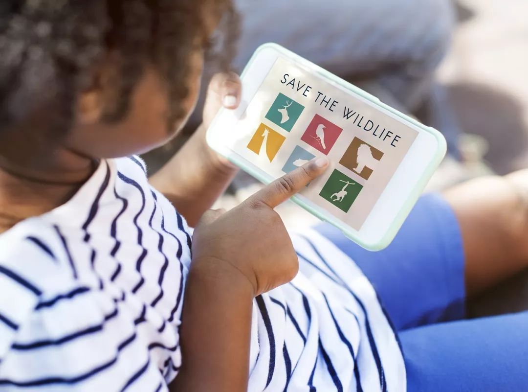 孩子看吸引孩子的屏幕，也可以是一位很好的“电子保姆”