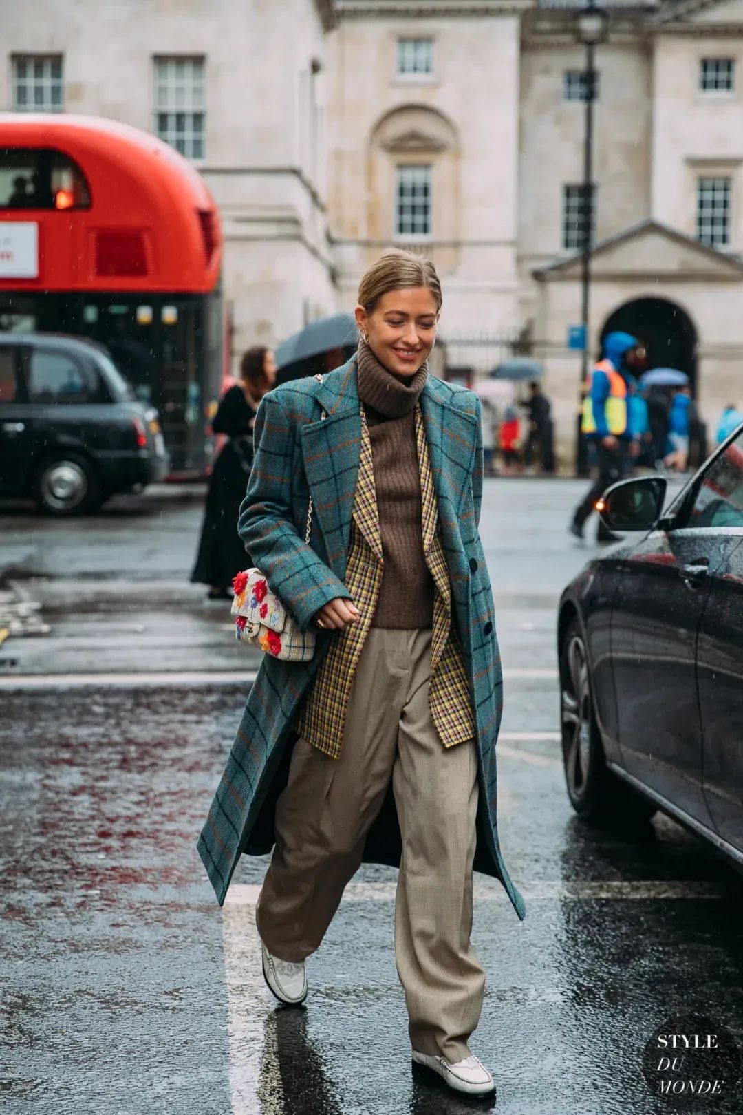 墨绿色格纹大衣怎样搭配好看,短款格纹毛呢大衣的搭配方法