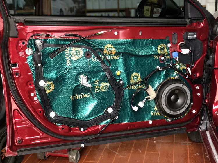 成都亚洲龙音响改装,成都丰田海狮汽车音响改装