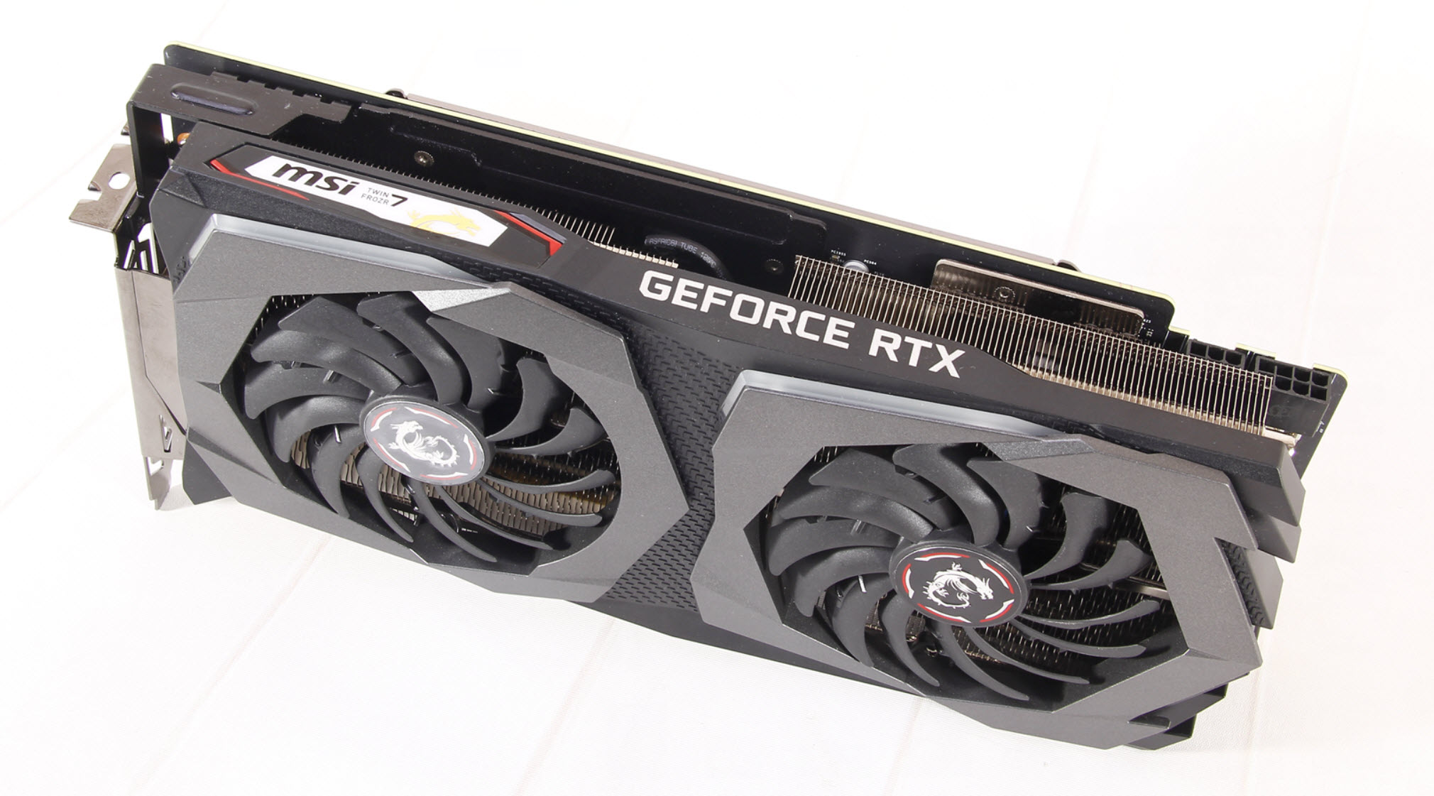 感受极地的温馨，8102年的纯白色装机推荐