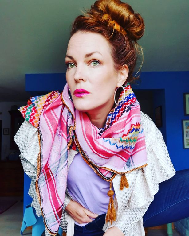 英国女子10年没有买过新衣裳，常借他人衣服穿，省下大笔钱