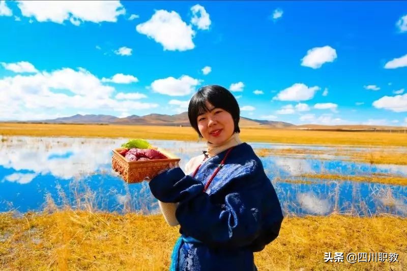 他从四川唯一的中医药高等专科学校毕业，短短几年升任住院总医师