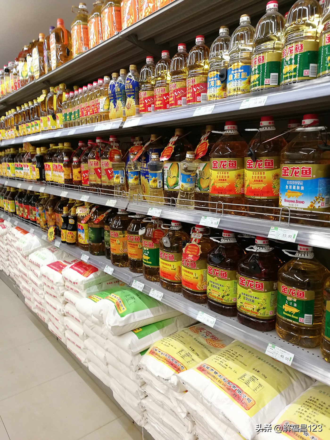 又到3·15谨防消费误区扰乱生活,聚焦3·15谨防消费陷阱