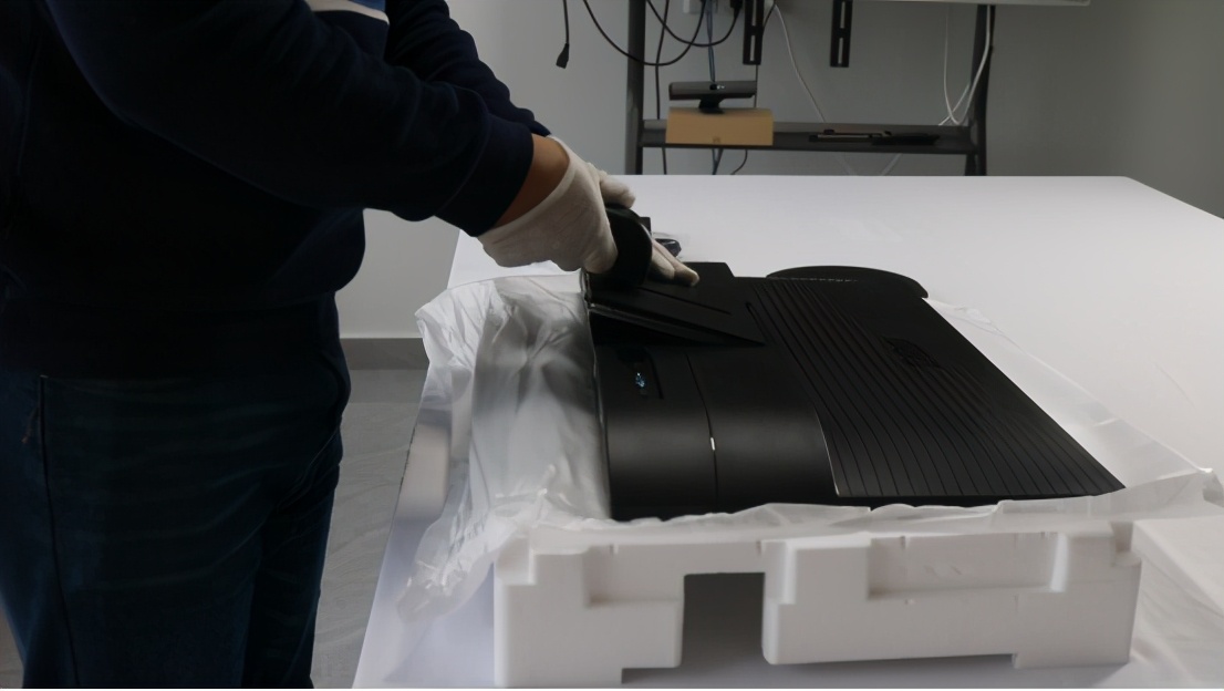 开箱系列丨IPS技术广视角炫彩硬屏！AOC24V4H释放任意角度色彩