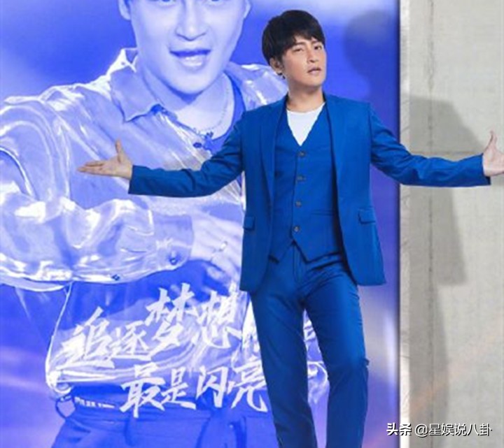 陈志朋穿凉鞋照,陈志朋穿靴子跳舞