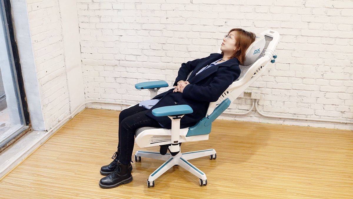 车顶太滑,不如找把好椅子坐着维权