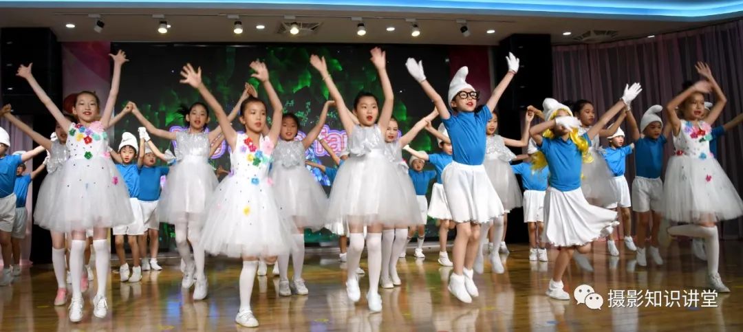 儿童摄影如何逗孩子拍入园照,儿童摄影周岁照拍摄技巧