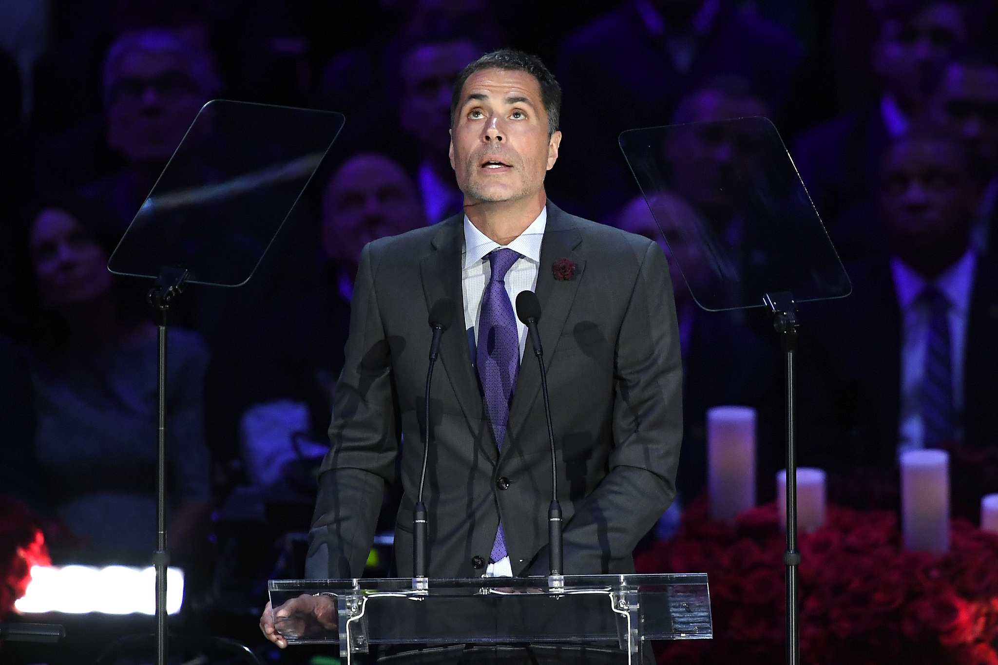 在妻子、乔丹和挚友的礼赞中，再次追忆那个有血有肉的科比