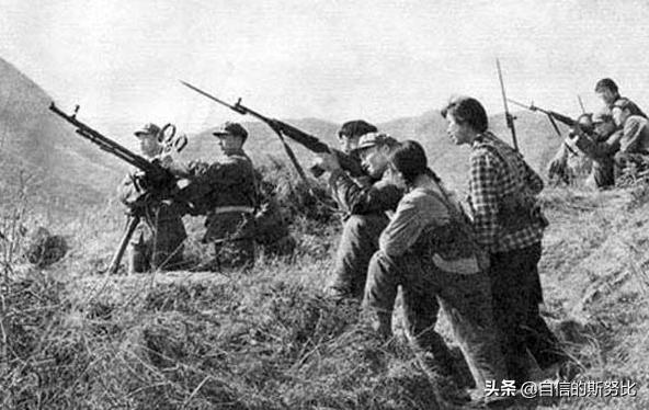 百人平躺着用步枪*飞机打**抗日神剧这个桥段倒也不是不可能