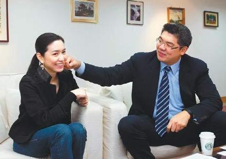 侯佩岑的所有恋情,侯佩岑的妈妈和她老公十指紧扣