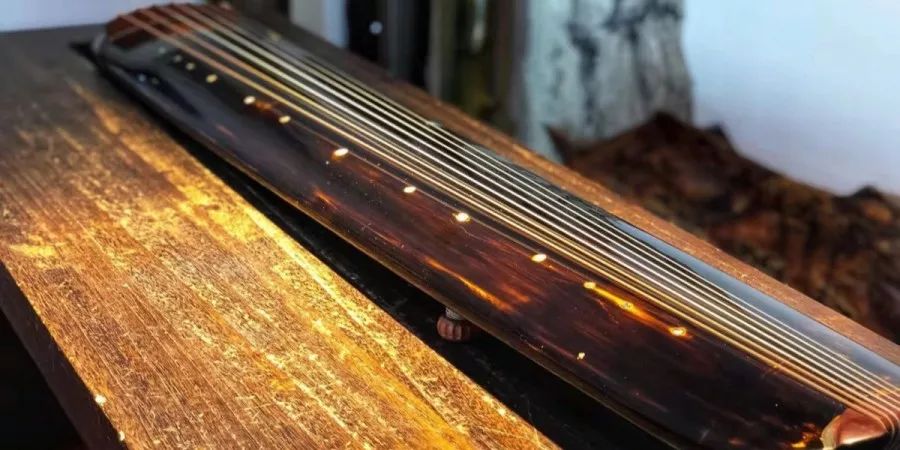 古琴入门怎样选择合适自己的古琴,落霞古琴和伏羲古琴有什么区别