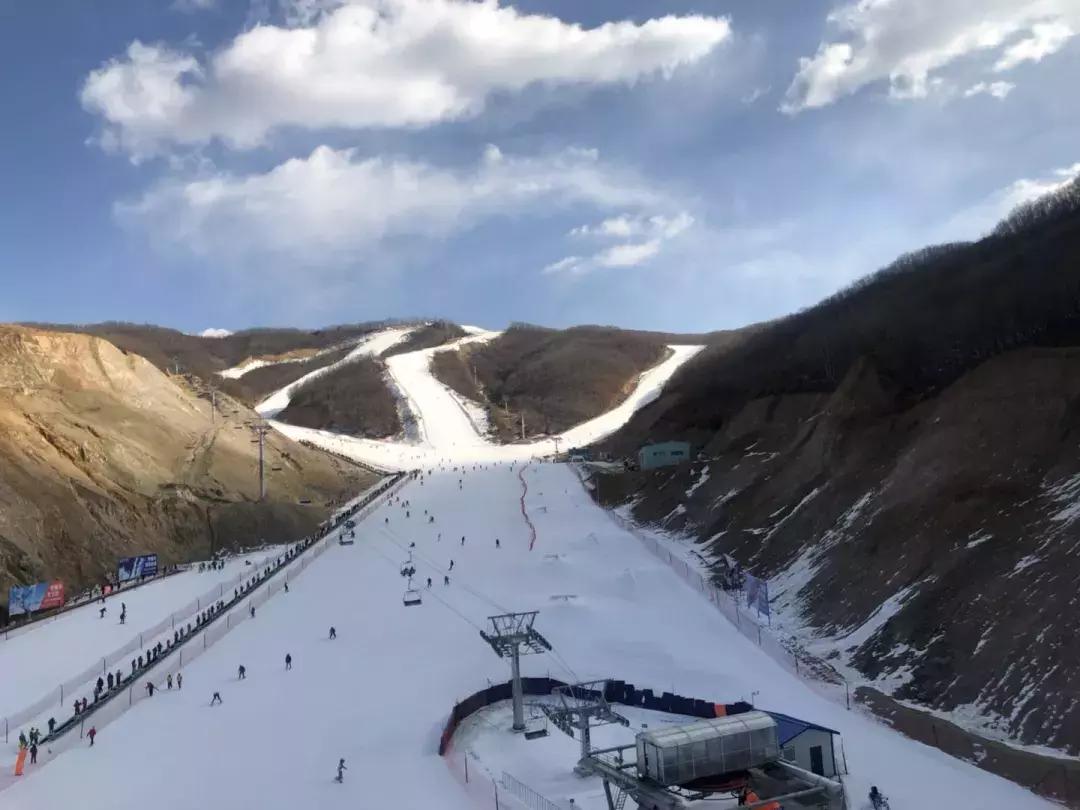 梦都美滑雪场全面升级！11月23日开板首滑！快办张年卡免费滑雪去！