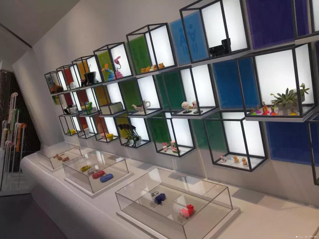 酒吧、超市、展览馆，这么Fashion的青城驿站，你还会认为这只是厕所吗？