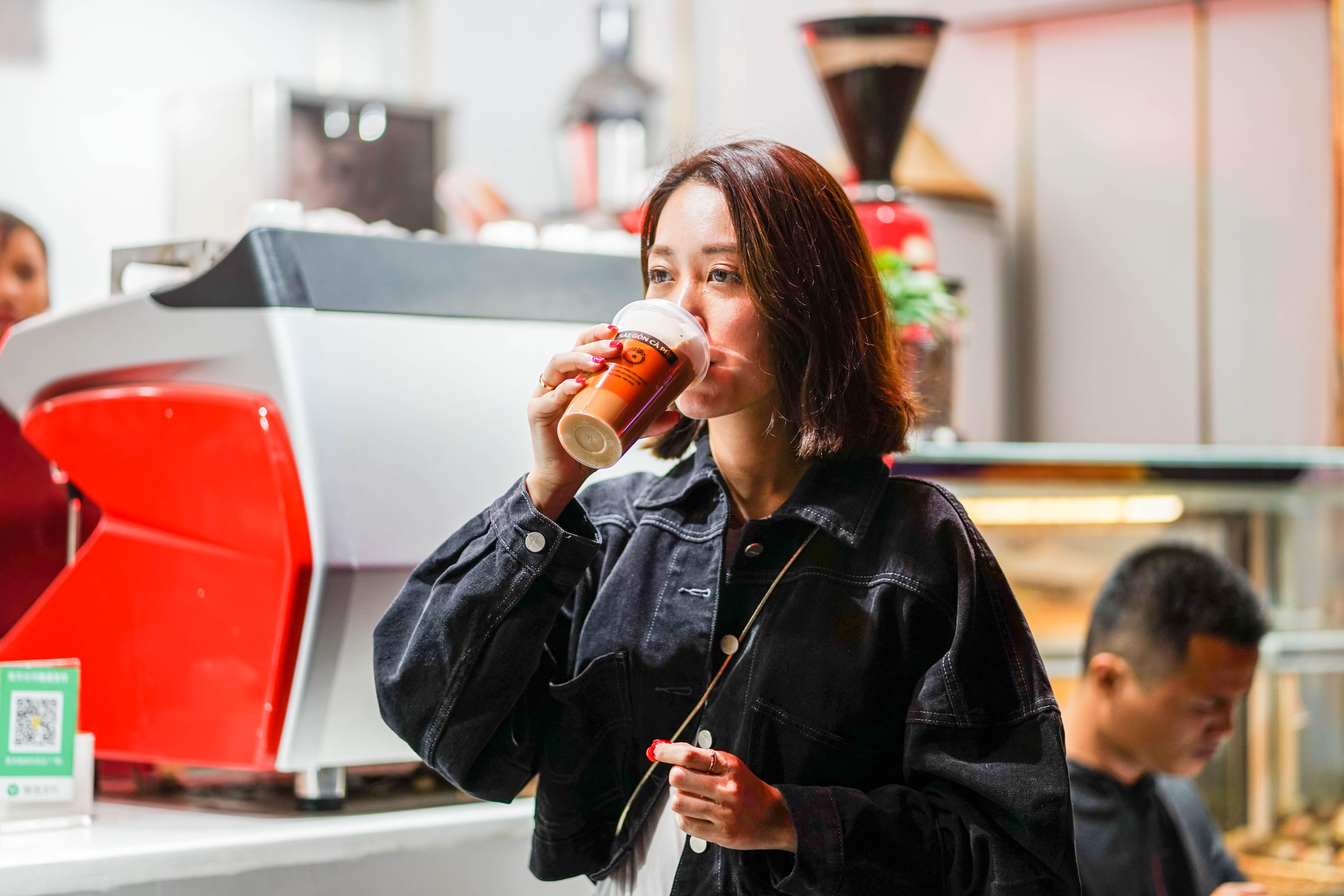 中越边境夜晚的东兴口岸,广西东兴口岸和越南哪里最近