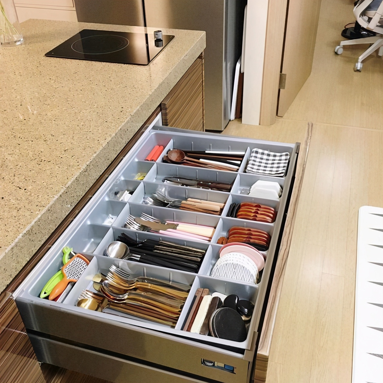 妈妈亲自布置可爱女生小屋,韩系温馨房间布置