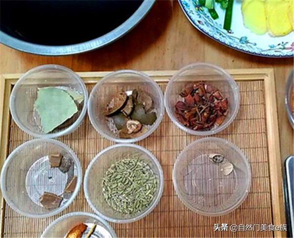 卤肥肠的家常做法爆炒不辣,卤肥肠怎么做才能没有臭味