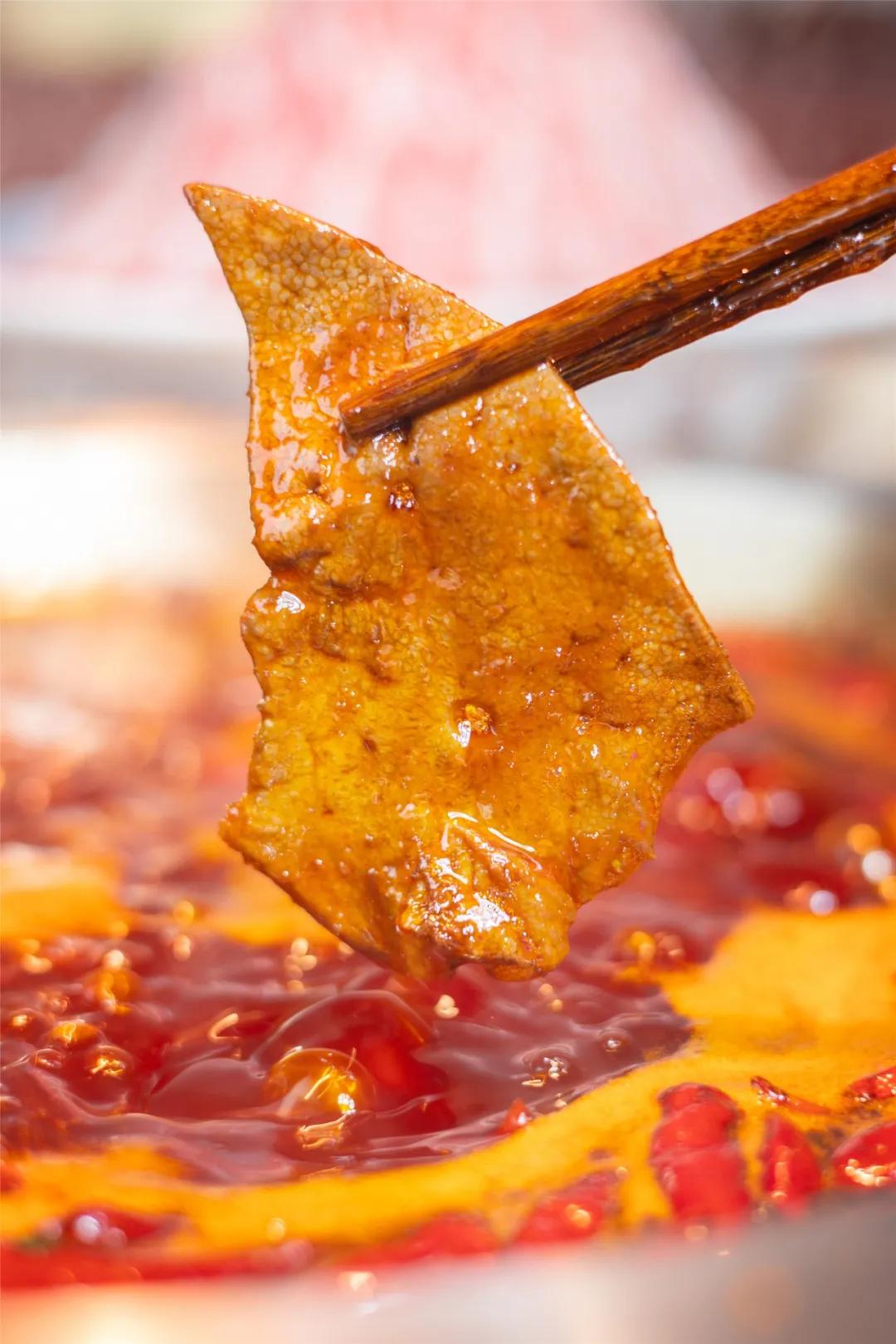 等位2000桌的“卤校长”杀进人广！女生来，免费吃