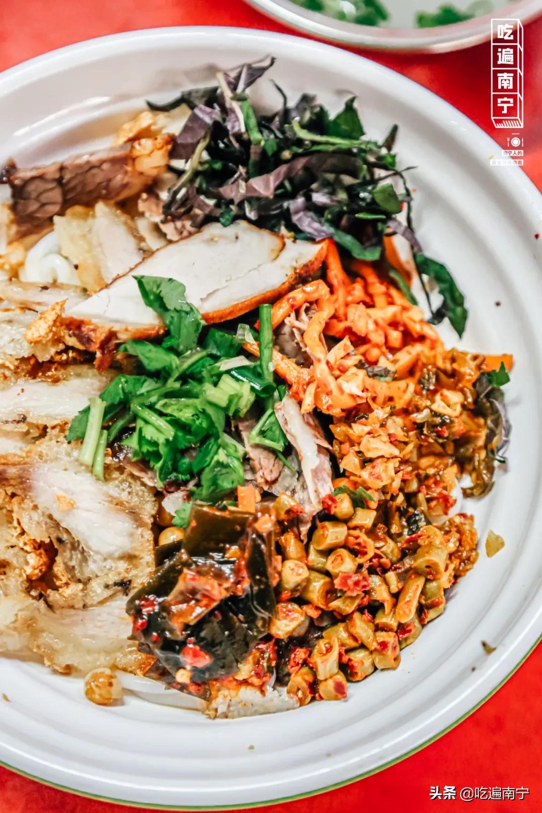 桂林本地人爱吃的桂林米粉,一碗桂林米粉吃出了我儿时味道