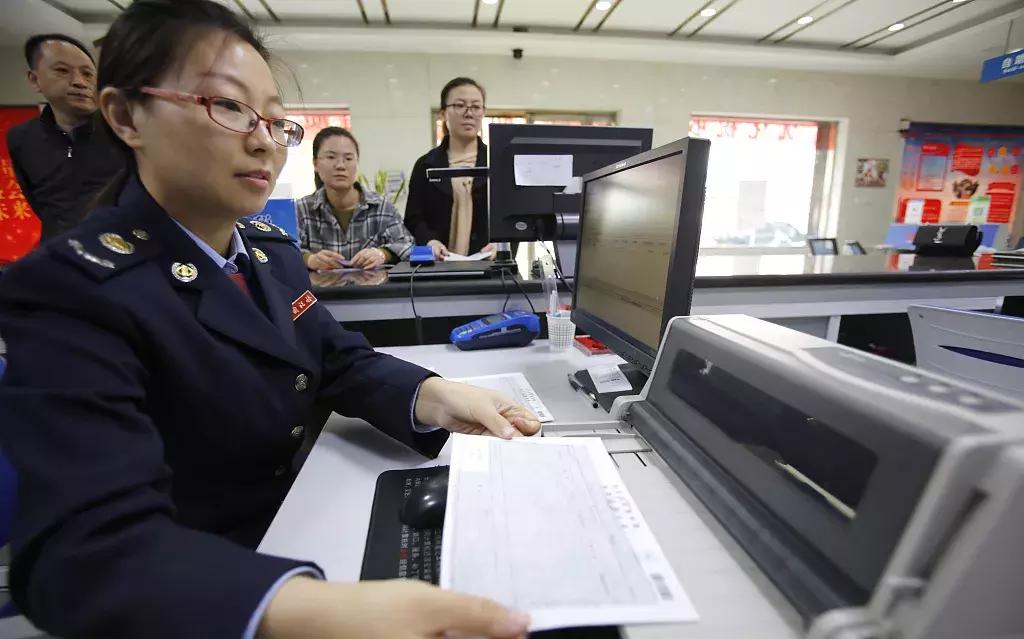 这200多项证明以后都不用交了！办事更省事儿中国政府网