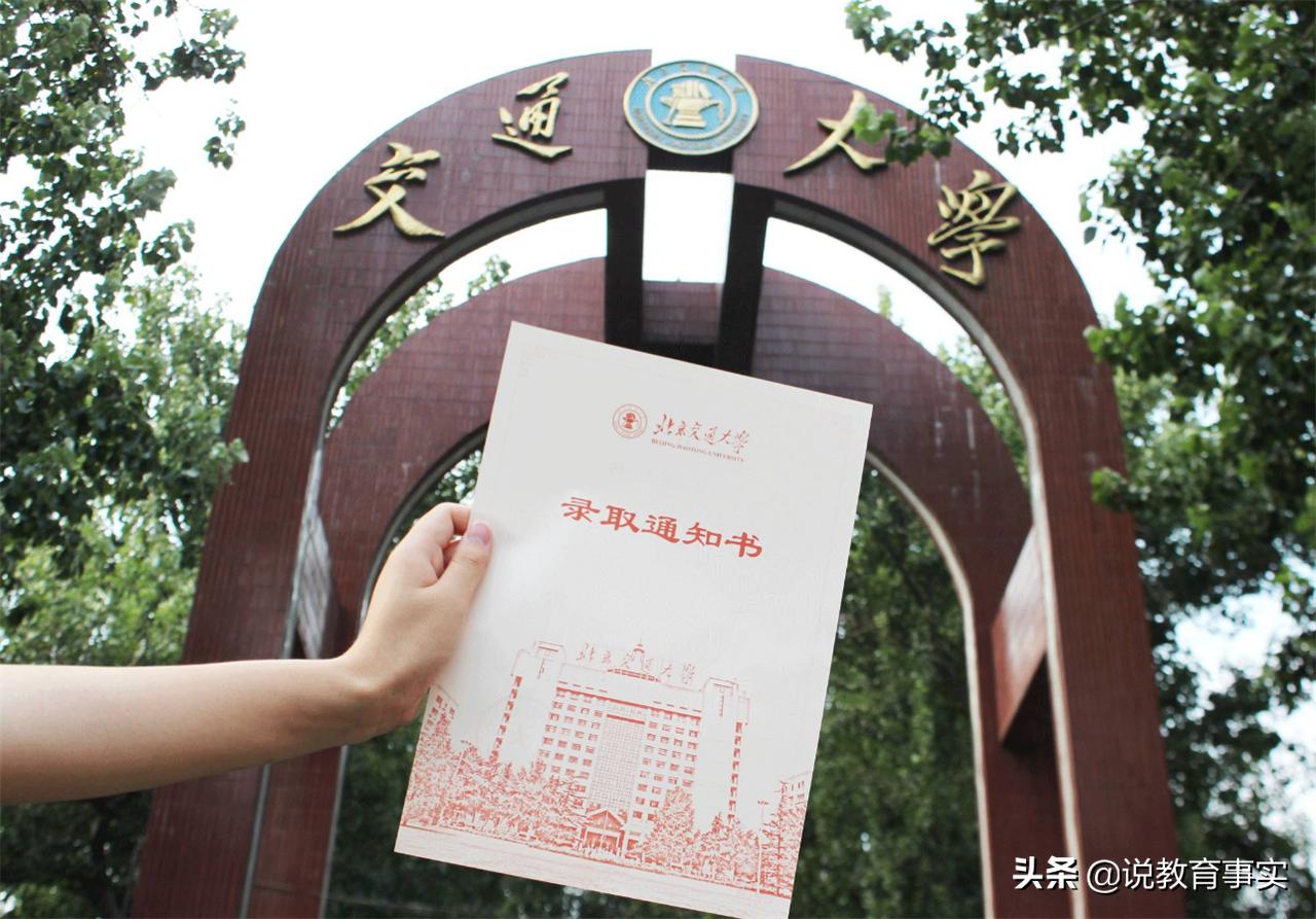 大一新生报到不用带行李,大一新生需要戴三件套吗