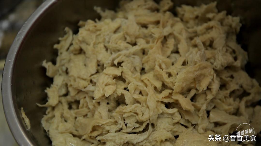 网传一天卖1000碗的米皮店，我们忍不住好奇心测了测