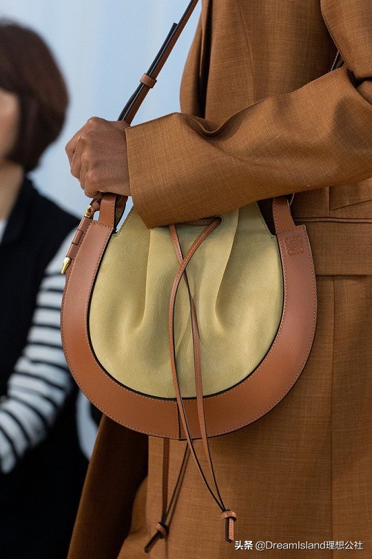 loewe黑色马鞍包,新包蔻驰